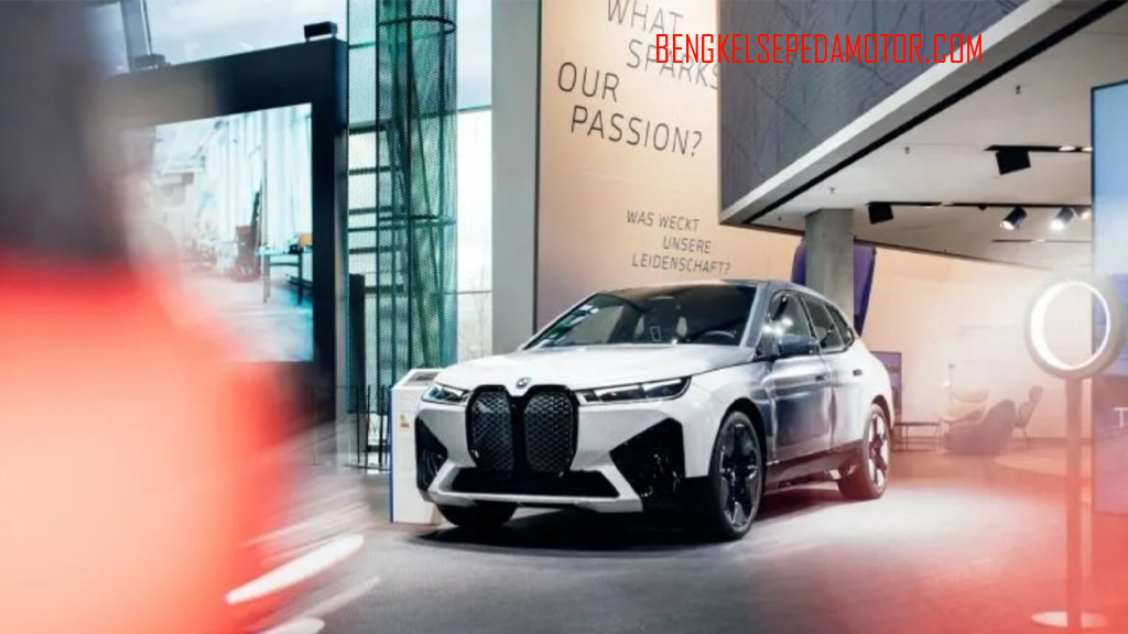 BMW Buka Suara Soal Masalah Navigasi Pada Mobil Listrik Mewahnya
